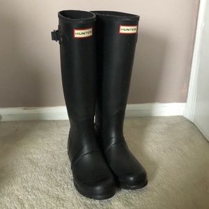 Tall hunter boots